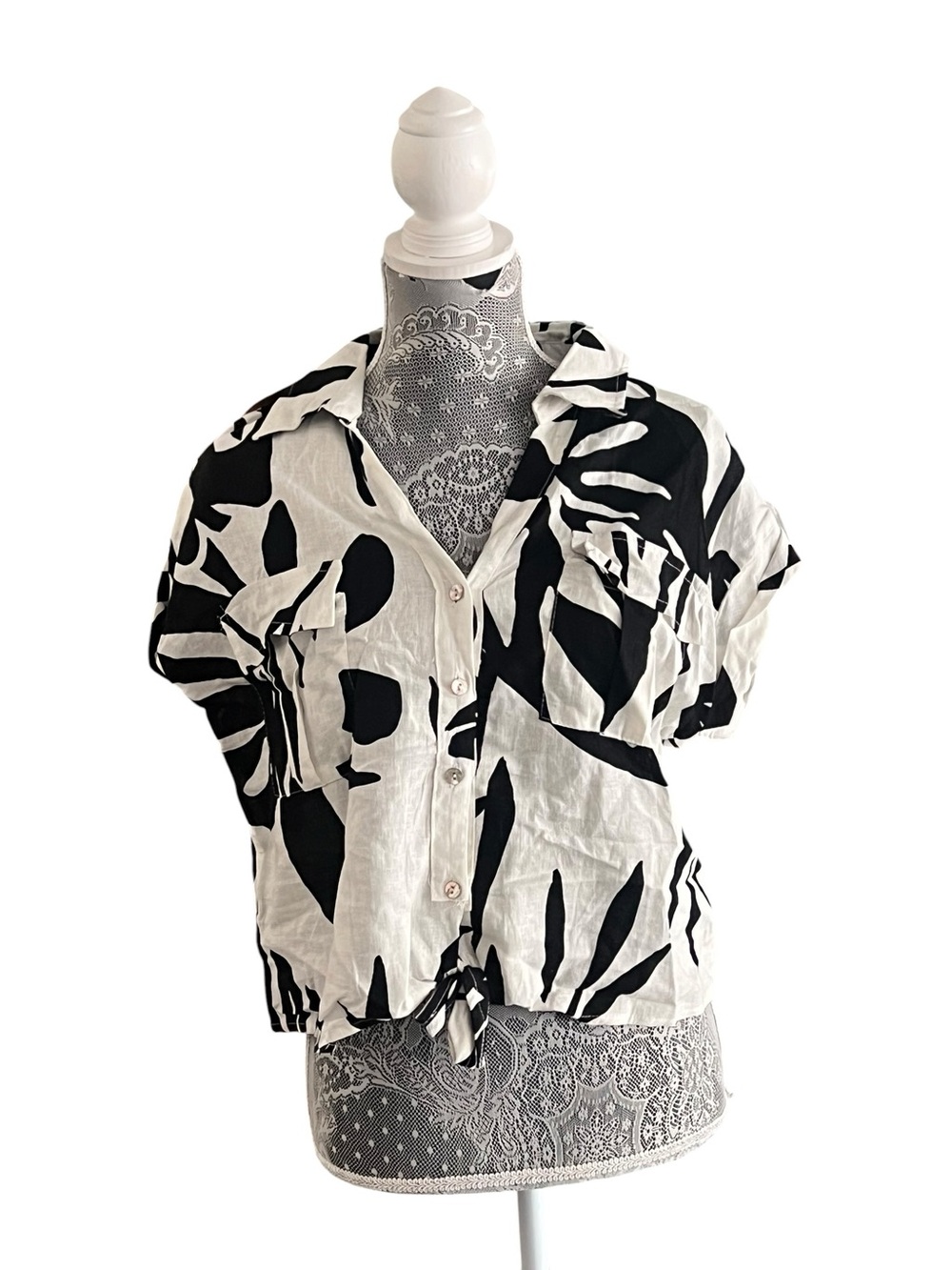 Christian Siriano Linen Blend Tropical Tie Front Button Shirt Medium NWT